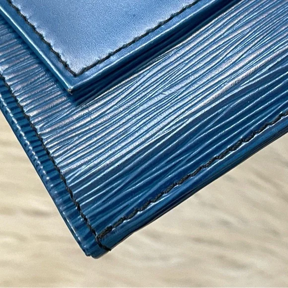 Authentic LOUIS VUITTON Clutch Bag Jena Blue Epi - Picture 10 of 12